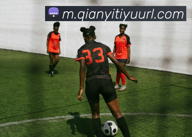 季后赛即将开启贝克汉姆现身迈阿密训练场与马斯切拉诺热烈交流